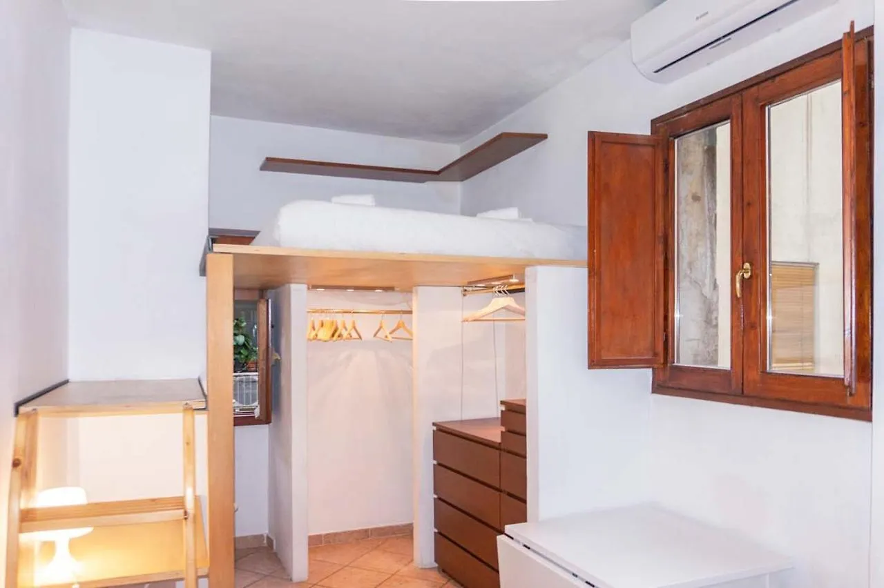 Kontakt z Monti Studio Apartment